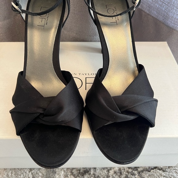 Ann Taylor Loft Paula black satin heels size 6.5 - Picture 2 of 8